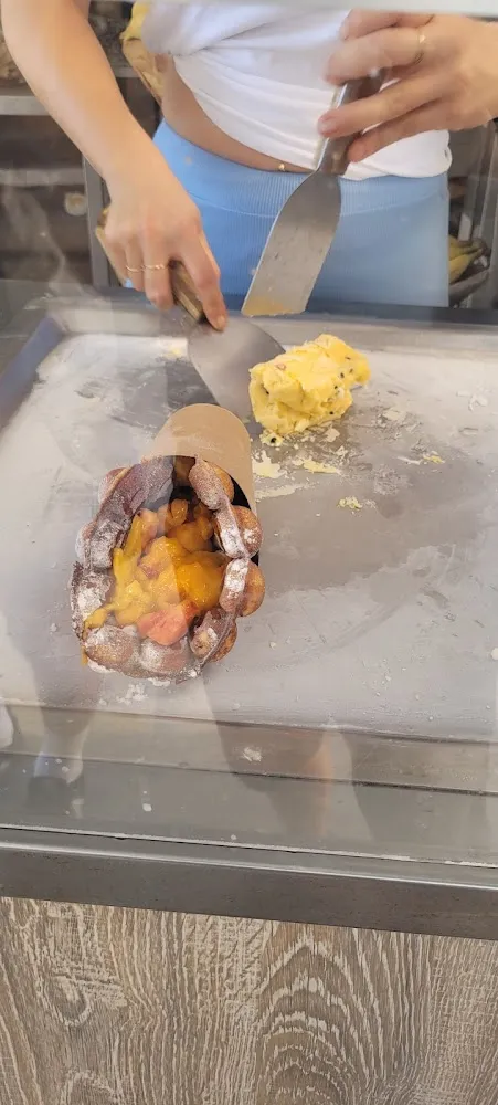 Gaufre Avec Mangue Et Pêche